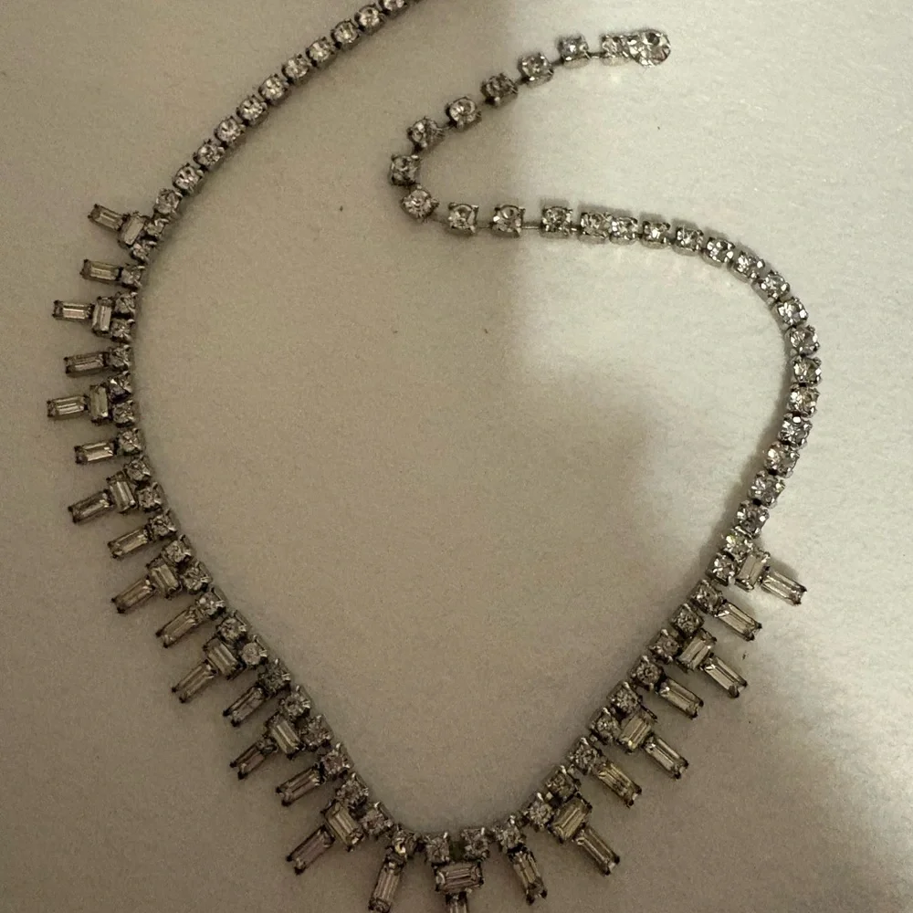 Vintage Rhinestone Necklace - Picture 6 of 8